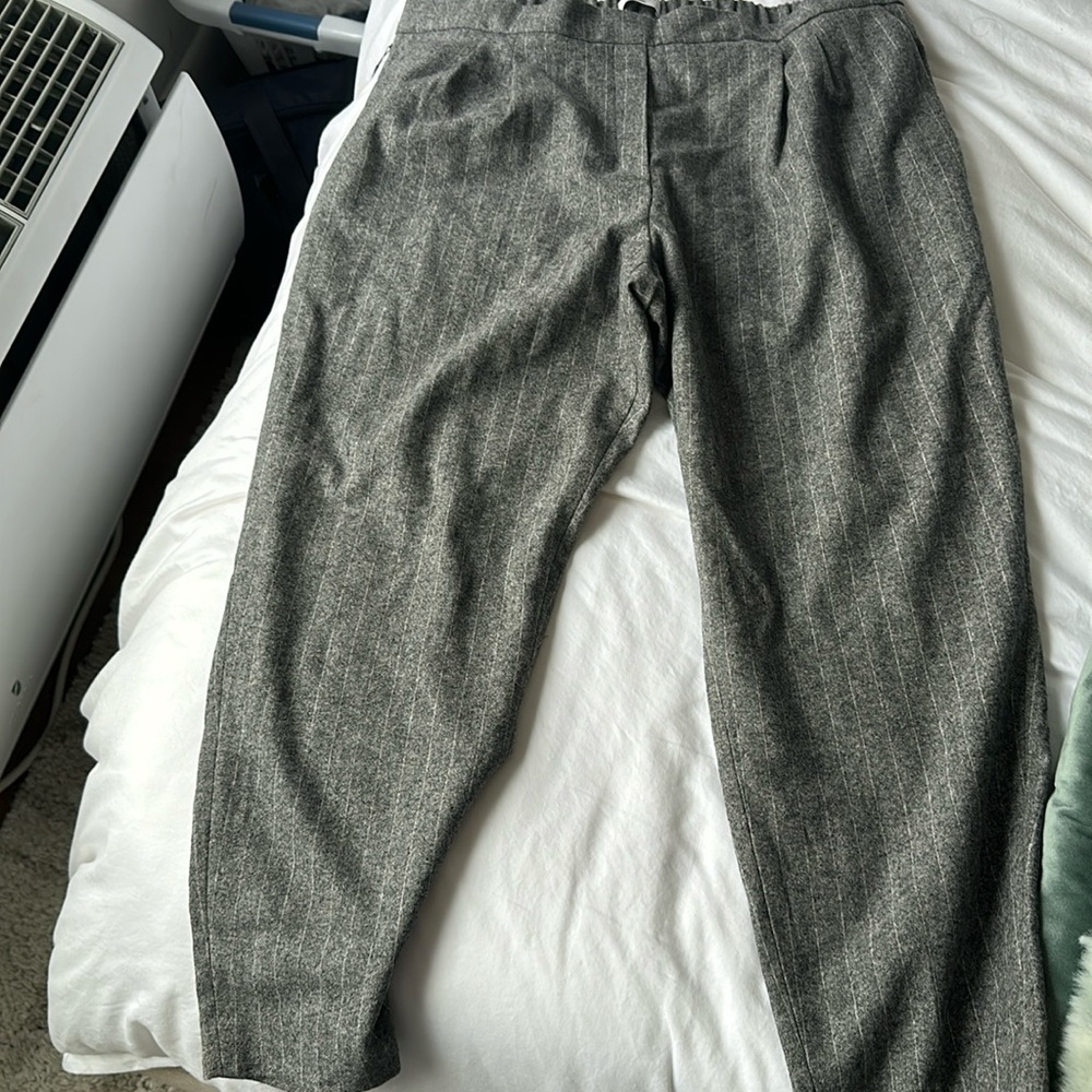 Babaton (aritzia) grey work pants.